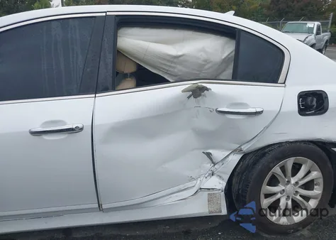 2013 Hyundai Genesis 3.8 z USA, uszkodzony, nr VIN KMHGC4DD8DU257976